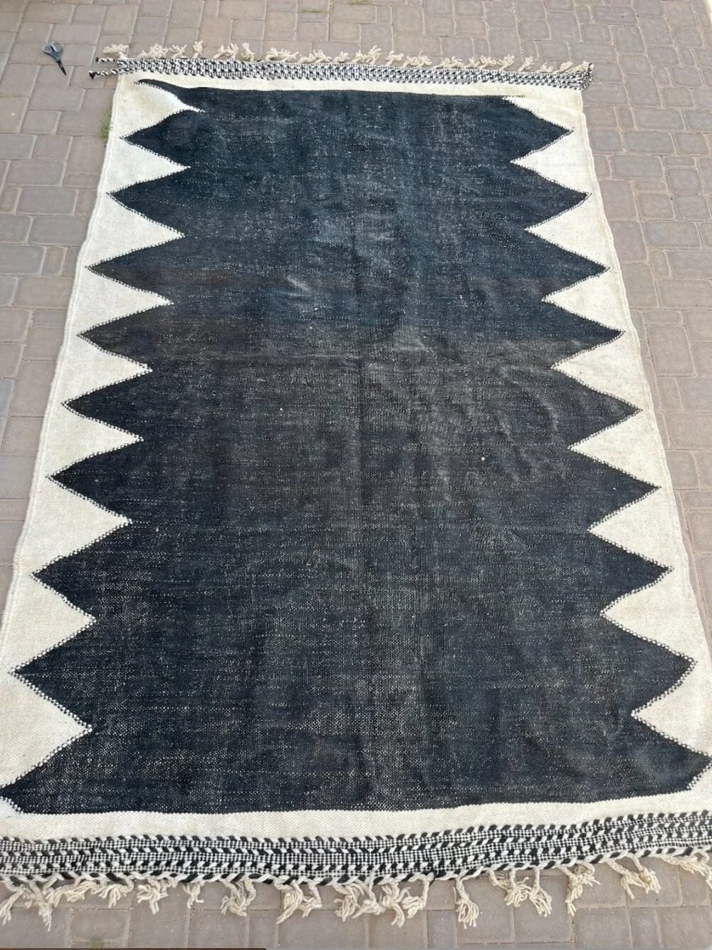 Handmade Moroccan Kilim rug - Picture 2 of 8